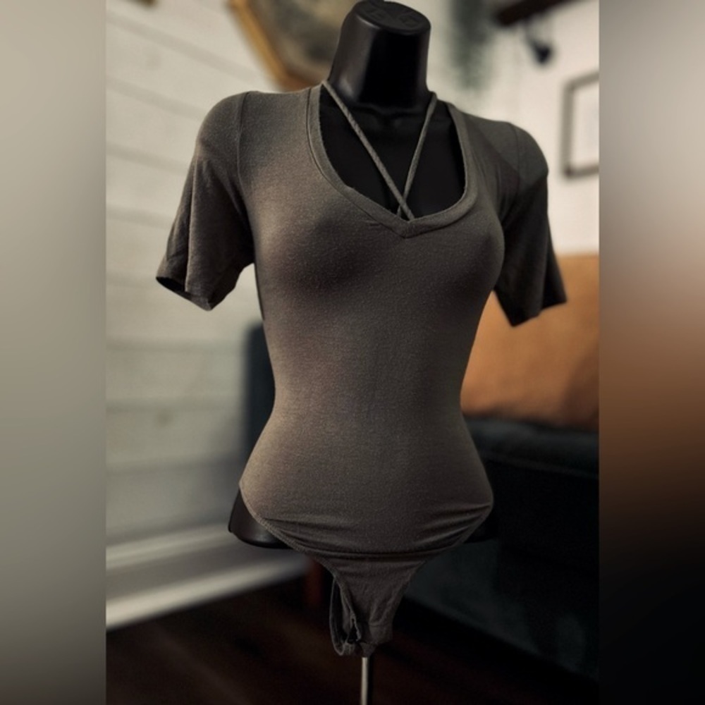 Fashion Nova short sleeved wide V neck bodysuit, size Medium - Picture 2 of 6